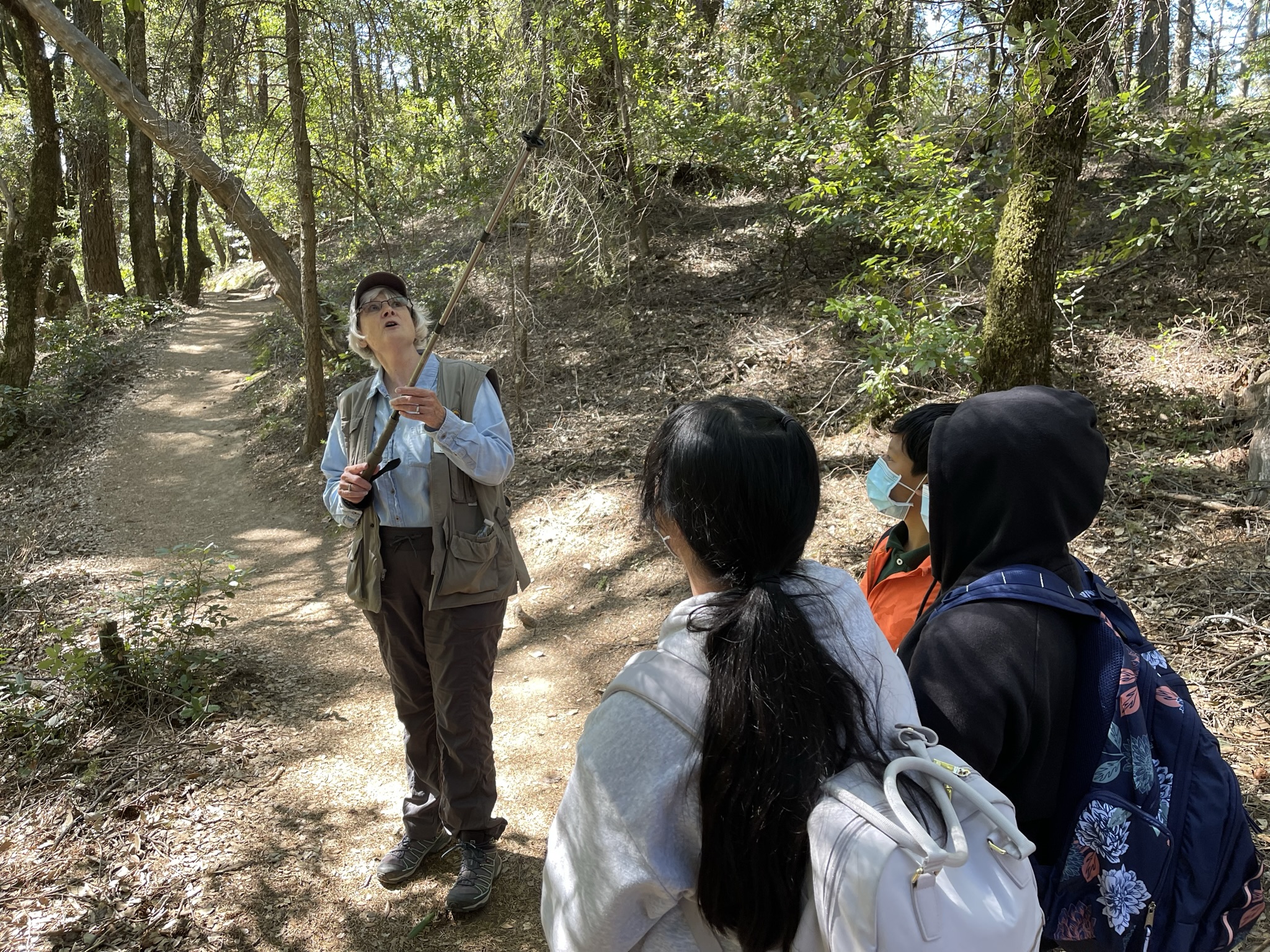 VOlunteer Sue giving instruction on forest ecology to local students on a field trip to Castle Rock State Park